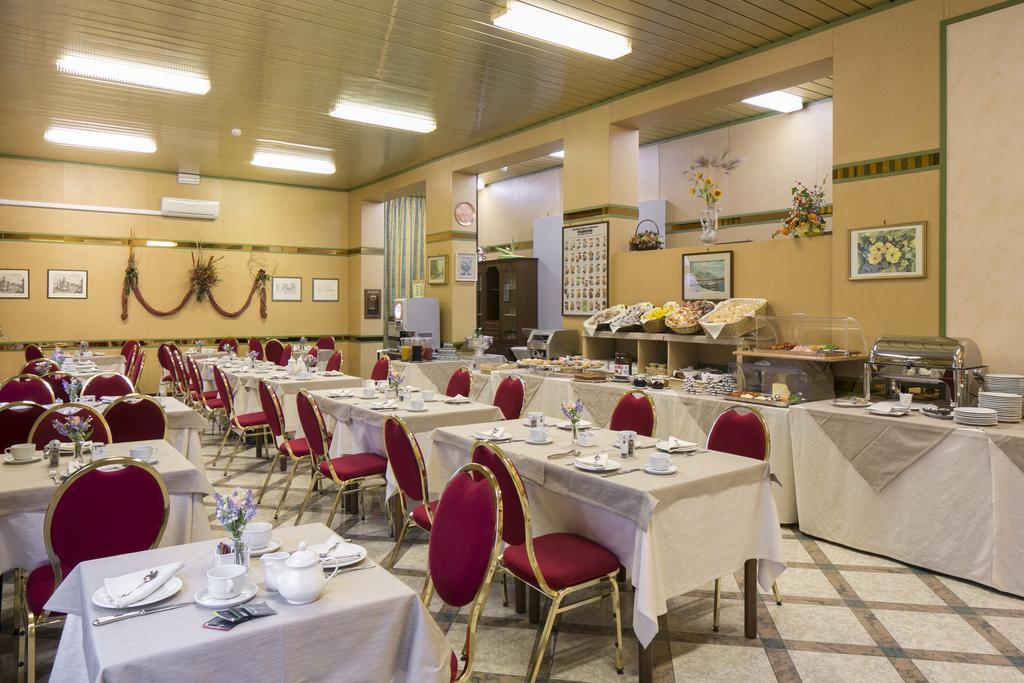 Hotel Falco D'Oro Tole Bagian luar foto