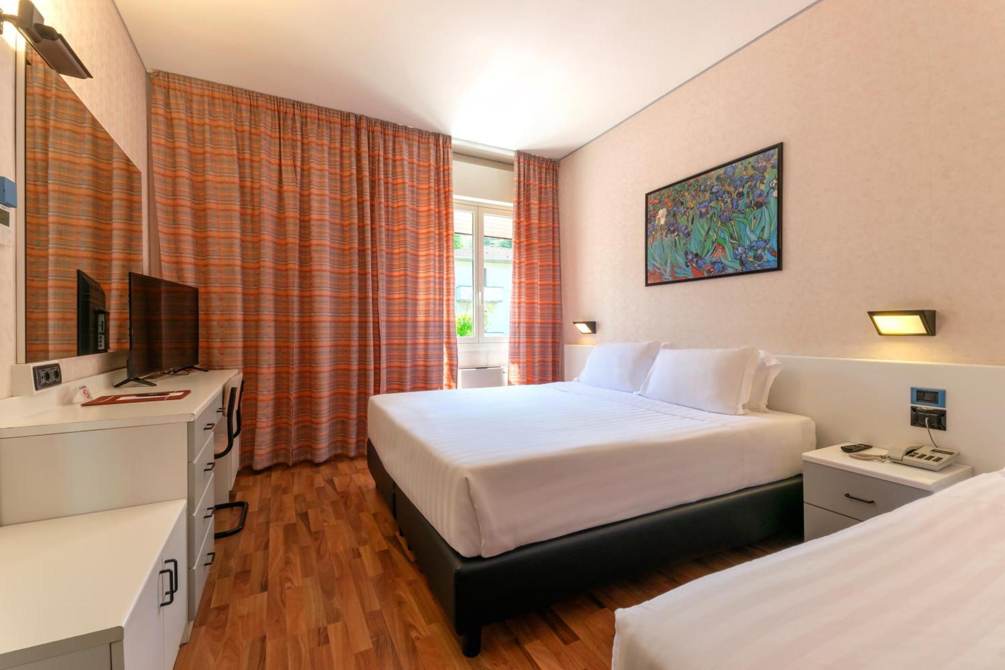Hotel Falco D'Oro Tole Bagian luar foto