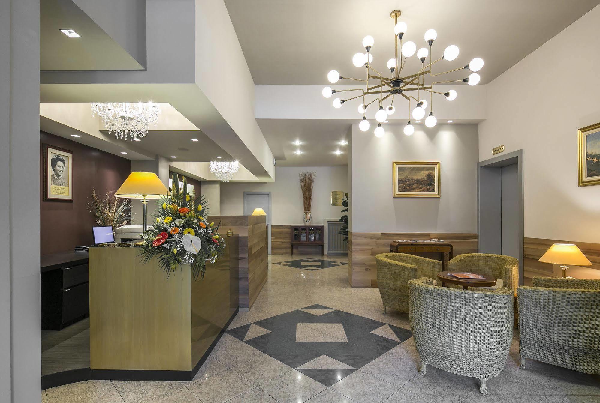 Hotel Falco D'Oro Tole Bagian luar foto
