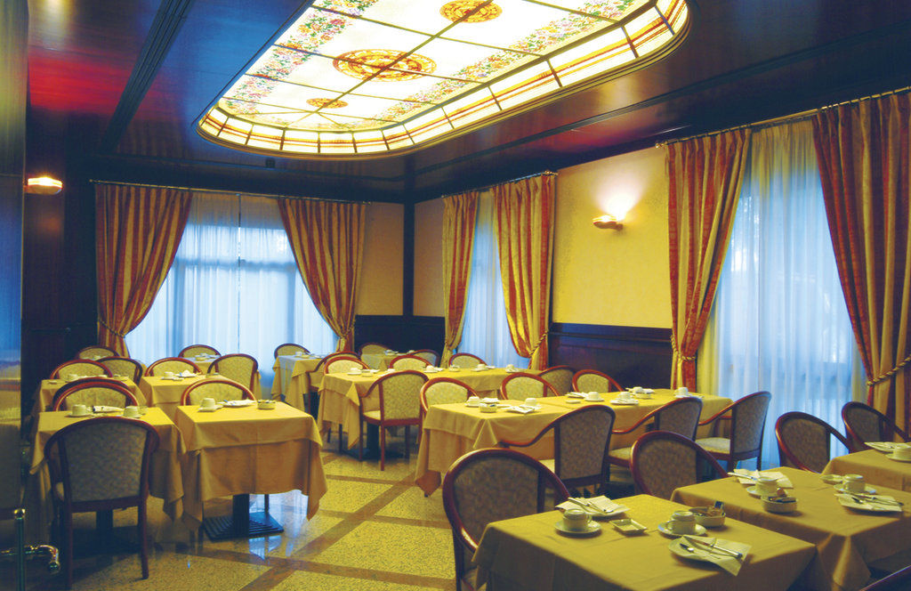Hotel Falco D'Oro Tole Restoran foto