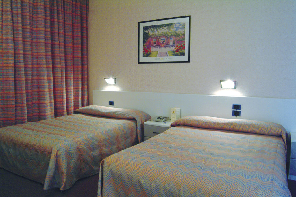 Hotel Falco D'Oro Tole Bagian luar foto